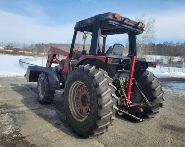 Image of Case IH 695 equipment image 1