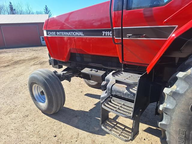 Image of Case IH 7110 equipment image 4