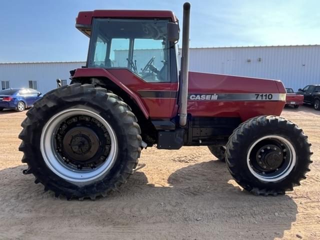 Image of Case IH 7110 equipment image 3
