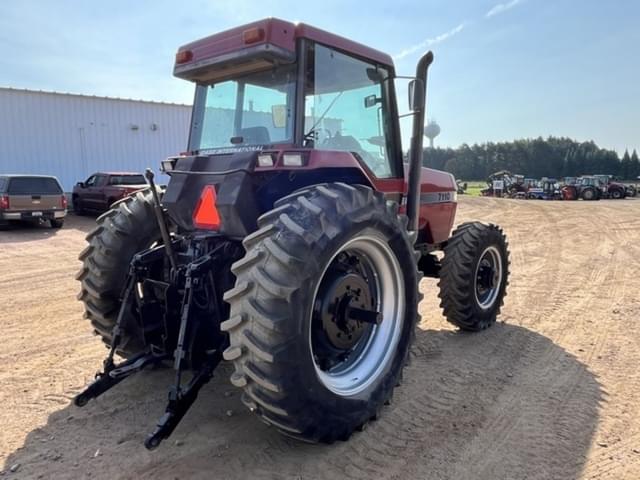 Image of Case IH 7110 equipment image 4