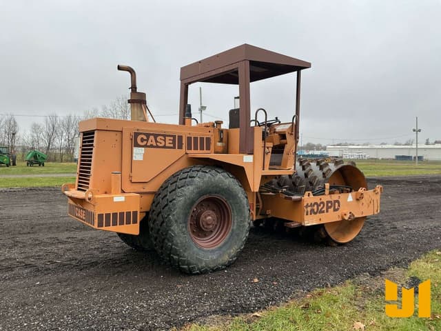 Image of Case 1102PD equipment image 4