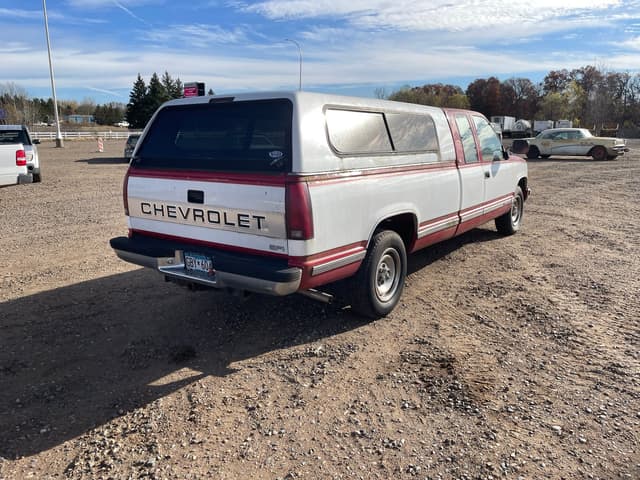 Image of Chevrolet 2500 equipment image 3