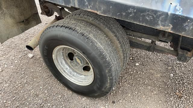 Image of Chevrolet 3500 equipment image 4