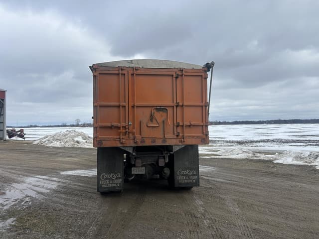 Image of Chevrolet 8500 equipment image 2