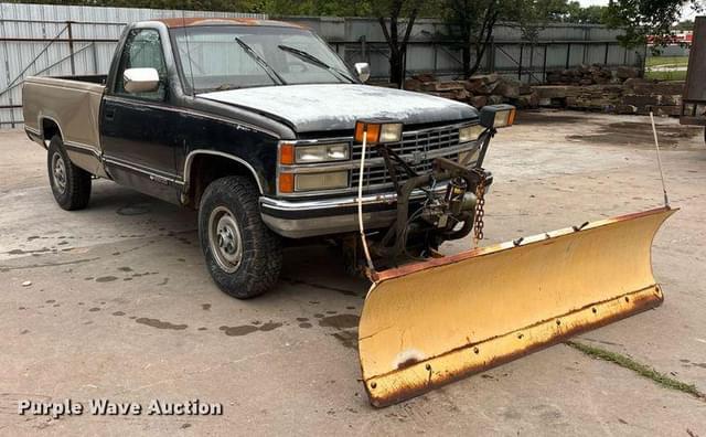 Image of Chevrolet K2500 equipment image 2