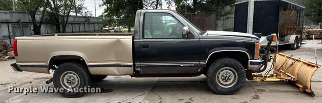 Image of Chevrolet K2500 equipment image 3