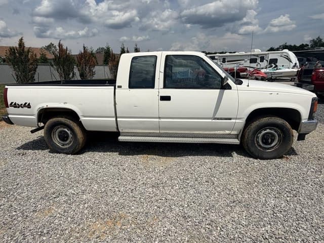 Image of Chevrolet 2500 equipment image 3