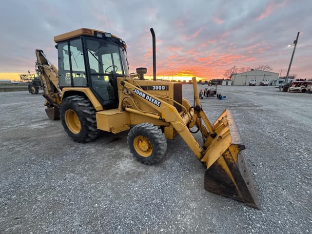 Image of John Deere 300D equipment image 4