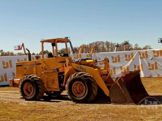 Image of John Deere 644E equipment image 4