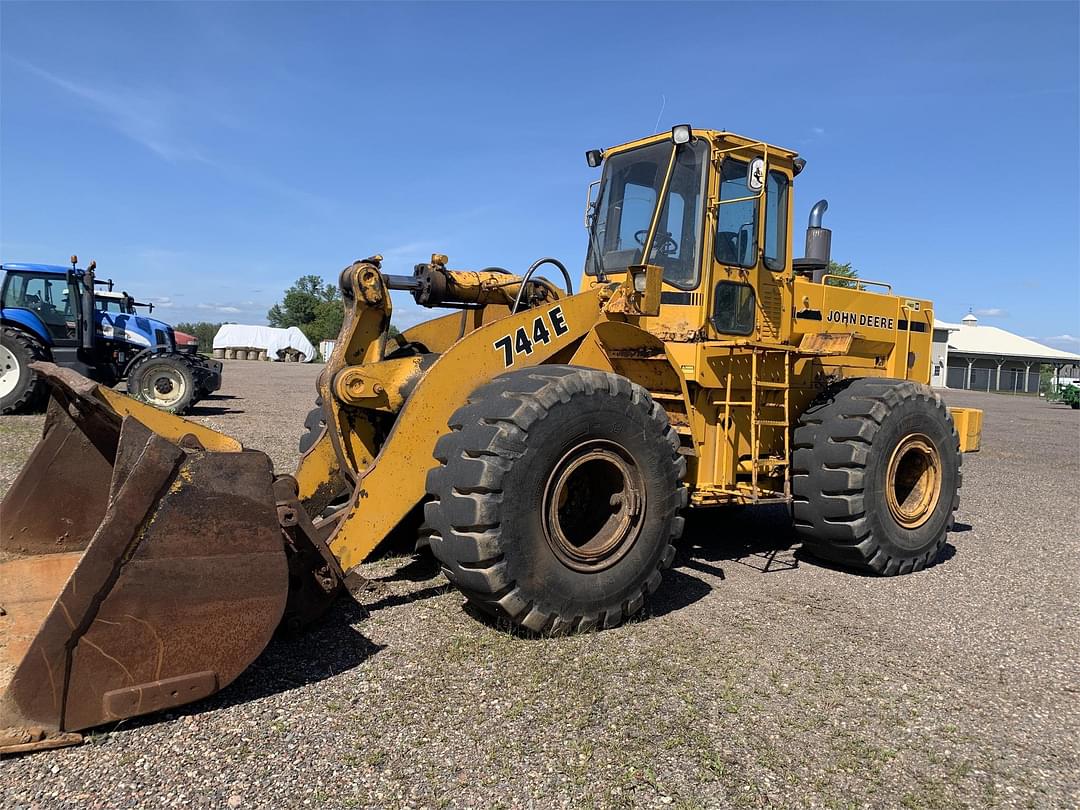 Image of John Deere 744E Primary image