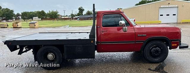 Image of Dodge D350 equipment image 3