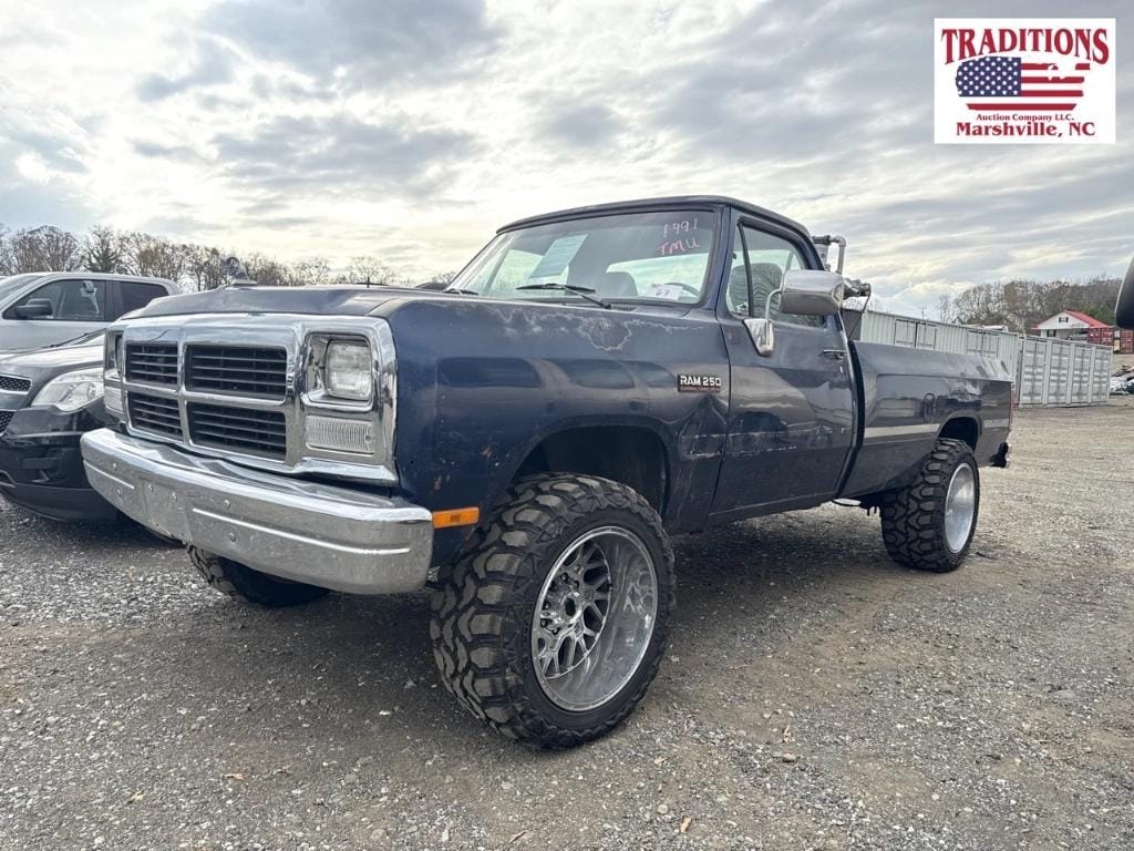1991 Dodge Ram 2500 Equipment Image0