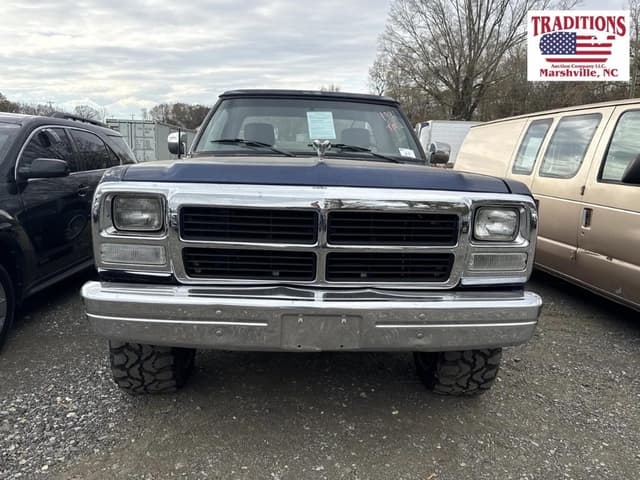 Image of Dodge Ram 2500 equipment image 2