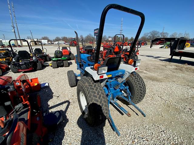 Image of Ford 1520 equipment image 1