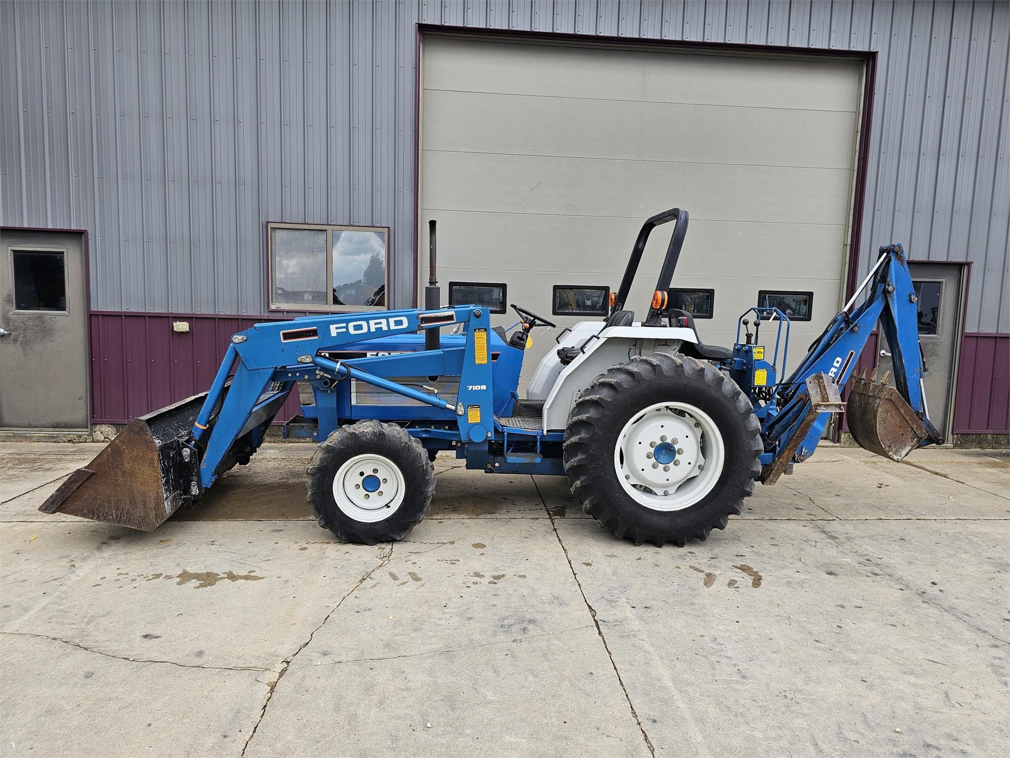 1991 Ford 2120 Equipment Image0