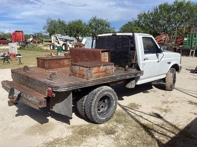 Image of Ford F-350 equipment image 3