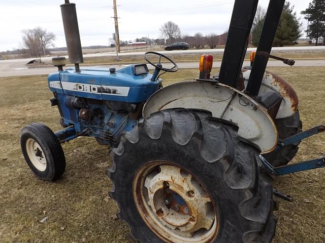 Image of Ford 3930 equipment image 4