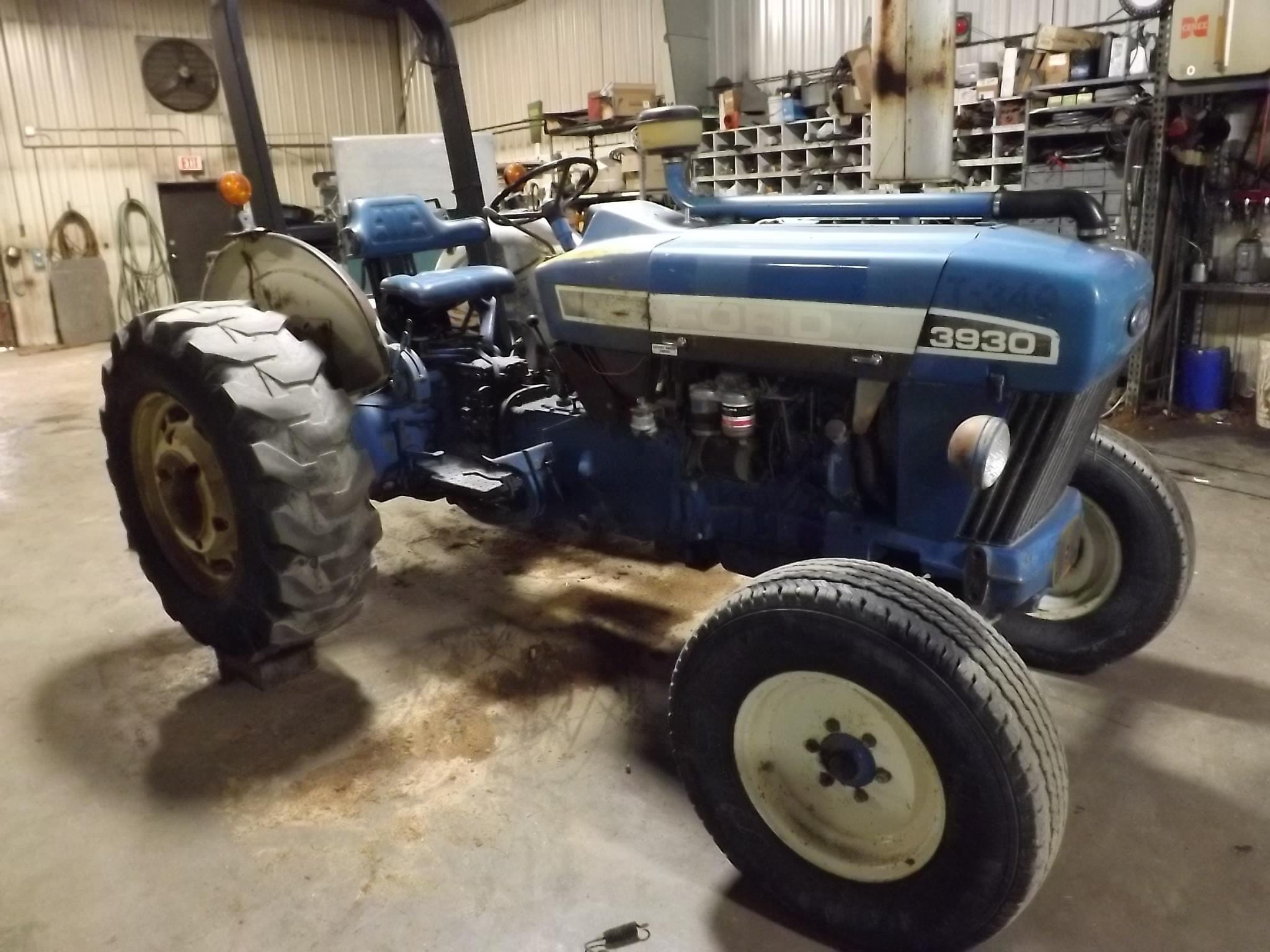 1991 Ford 3930 Equipment Image0