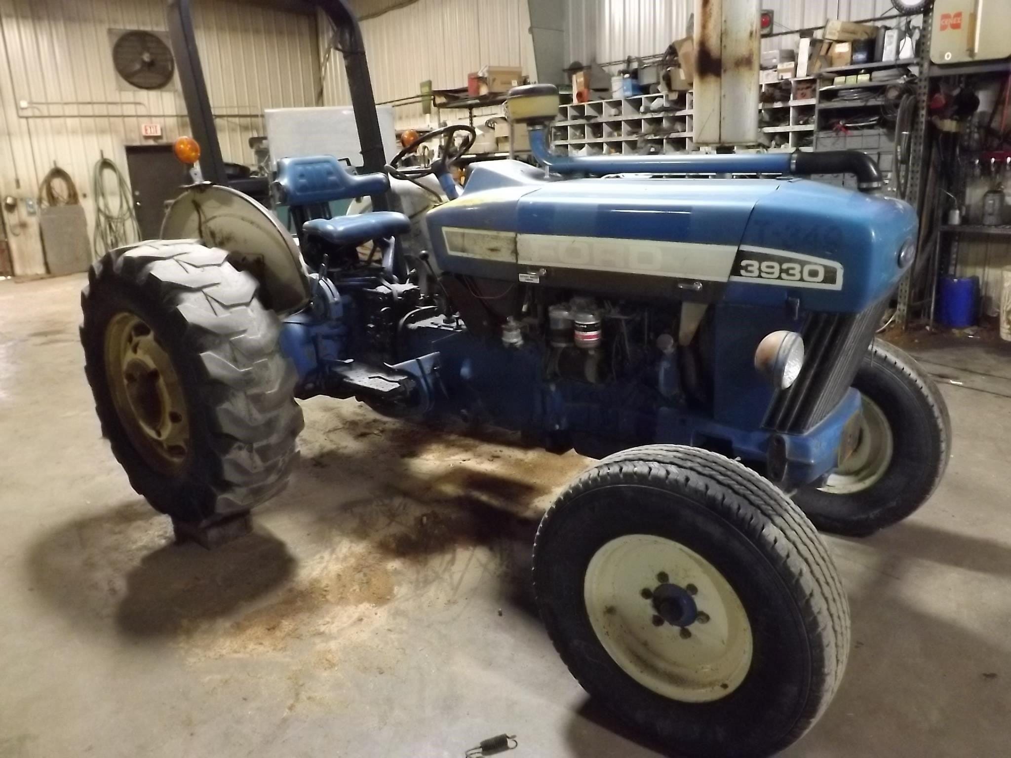 1991 Ford 3930 Equipment Image0