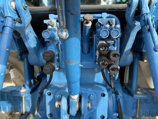 Image of Ford 8730 equipment image 4