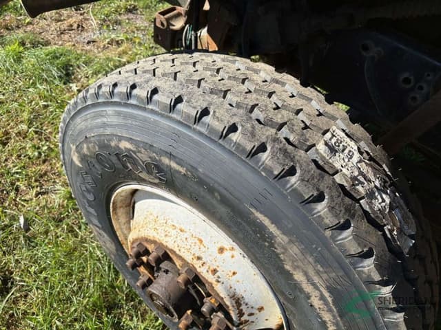 Image of Ford F-9000 equipment image 4