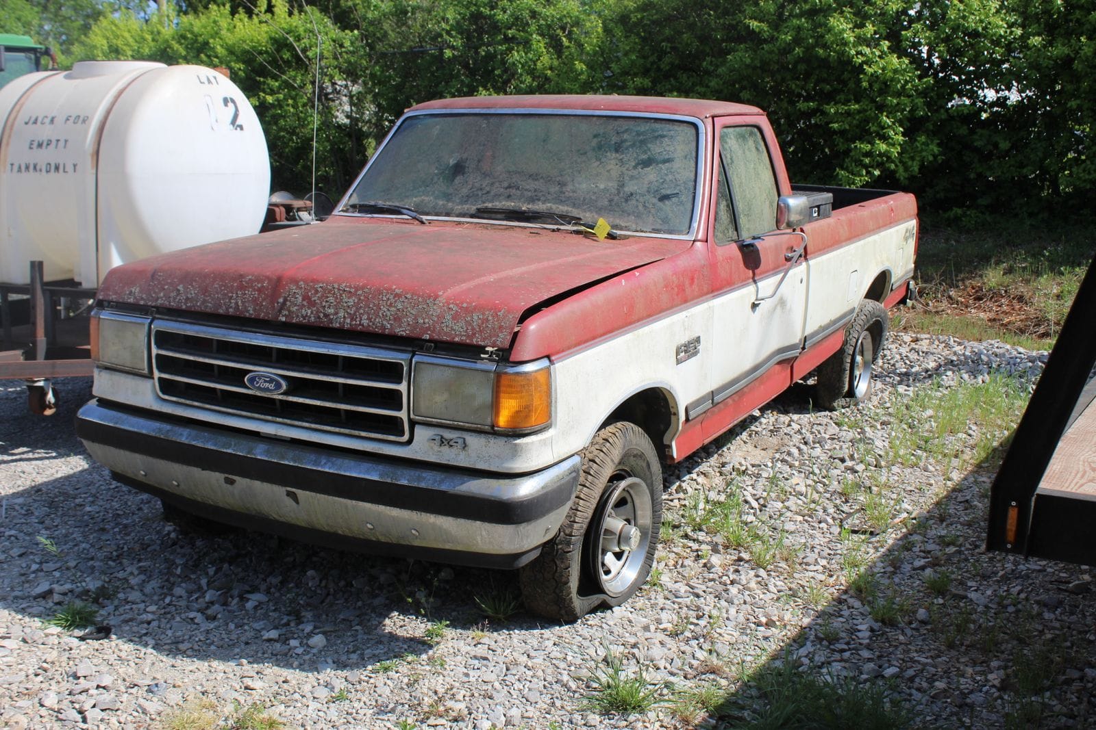 1991 Ford F-150 Equipment Image0