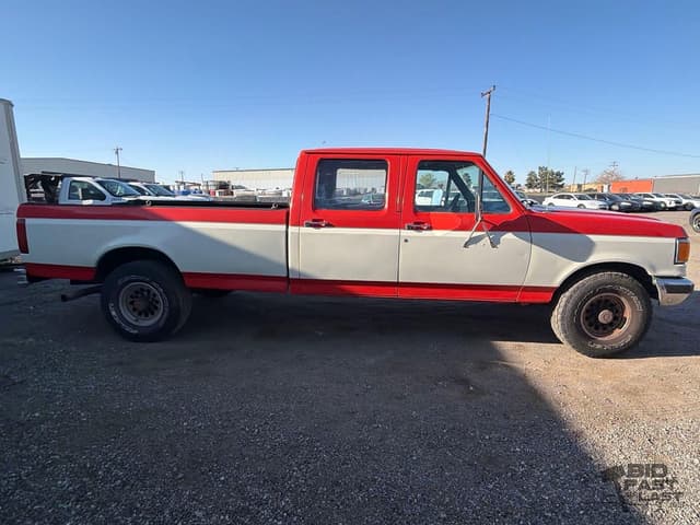 Image of Ford F-350 equipment image 3