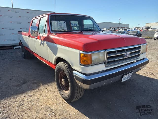 Image of Ford F-350 equipment image 2
