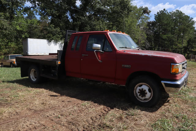 Image of Ford F-350 equipment image 2