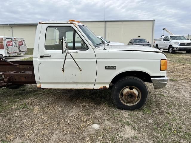 Image of Ford F-350 equipment image 3