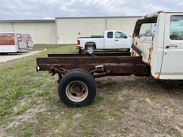 Image of Ford F-350 equipment image 4