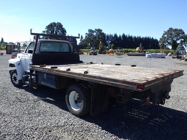 Image of Ford F-600 equipment image 2