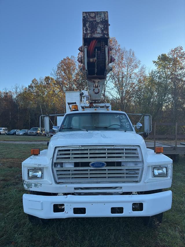 Image of Ford F-700 equipment image 2