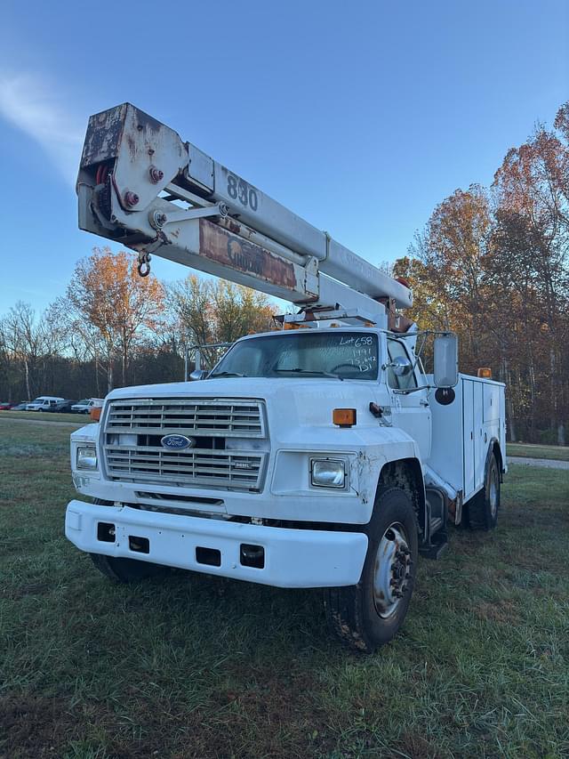 Image of Ford F-700 equipment image 1