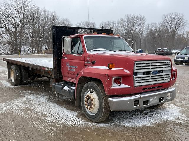 Image of Ford F-700 equipment image 2