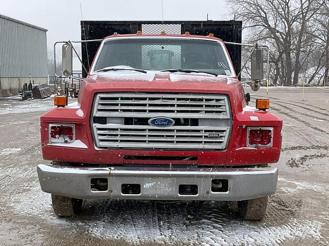 Image of Ford F-700 equipment image 1