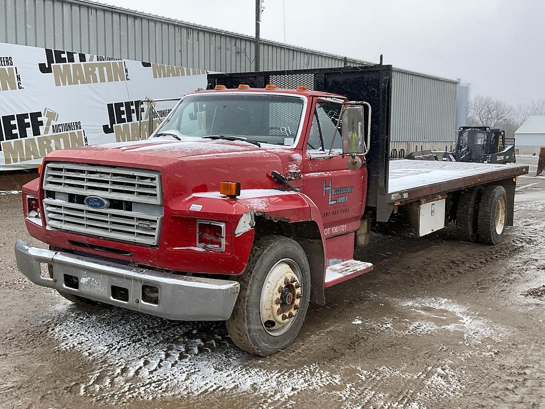 Image of Ford F-700 Primary image