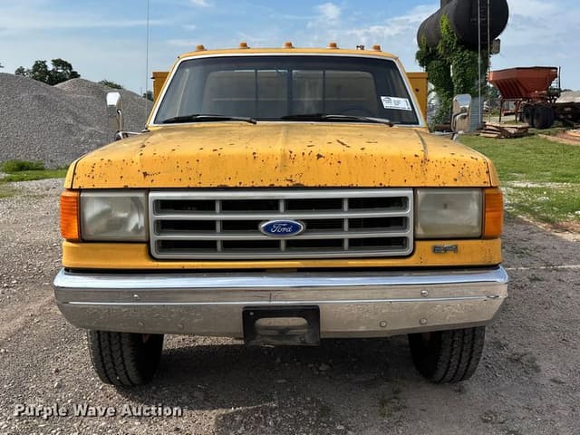 Image of Ford F-350 equipment image 1