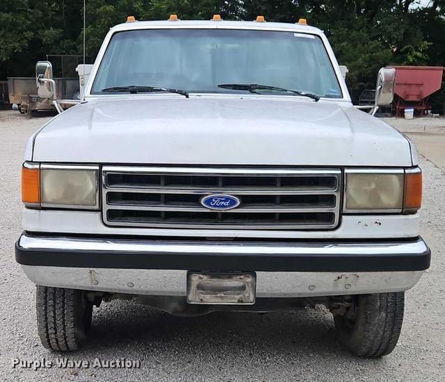 Image of Ford F-350 equipment image 1