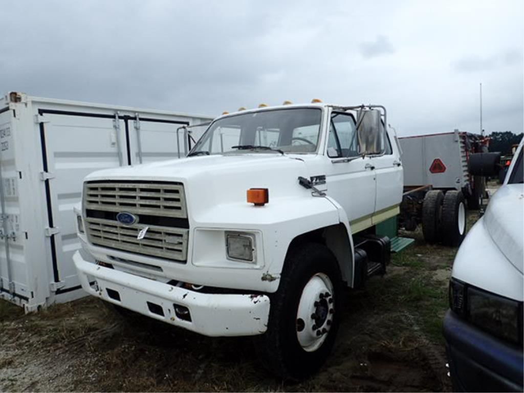 1991 Ford F-700 Equipment Image0