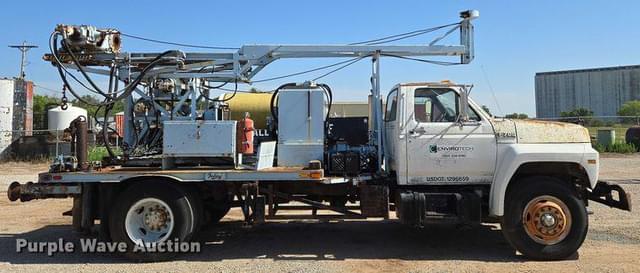 Image of Ford F700 equipment image 3