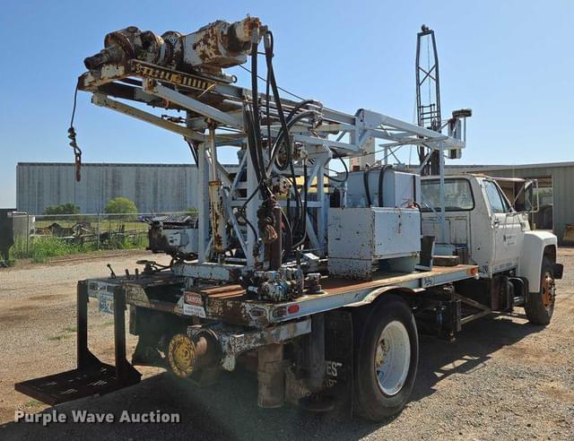 Image of Ford F700 equipment image 4