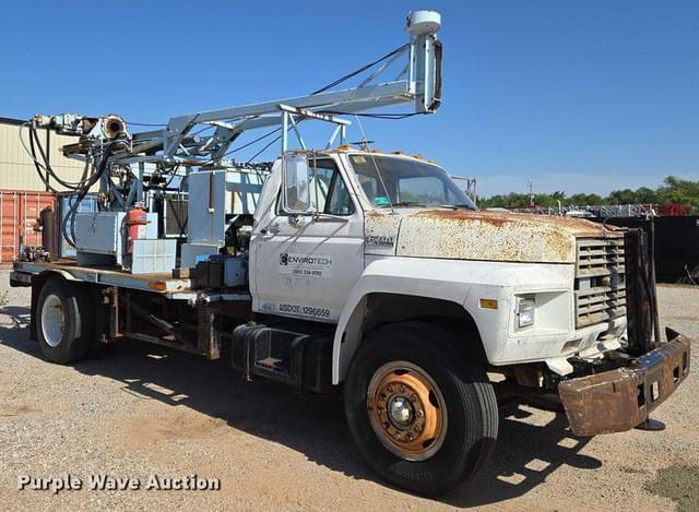 Image of Ford F700 equipment image 2