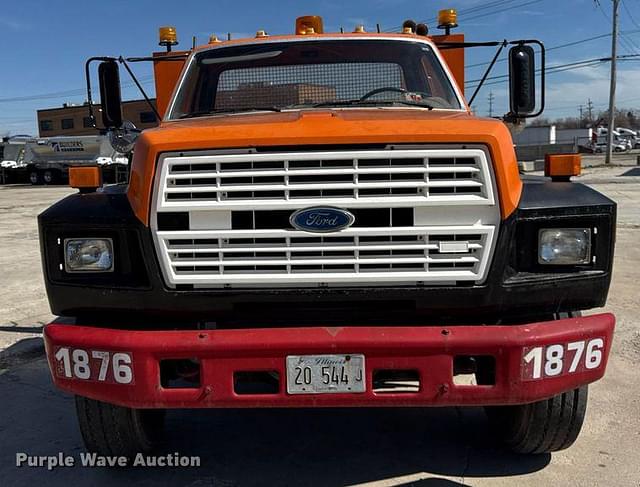 Image of Ford F-700 equipment image 1