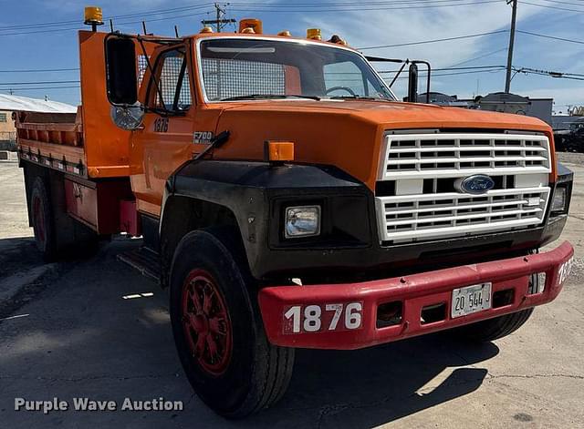 Image of Ford F-700 equipment image 2