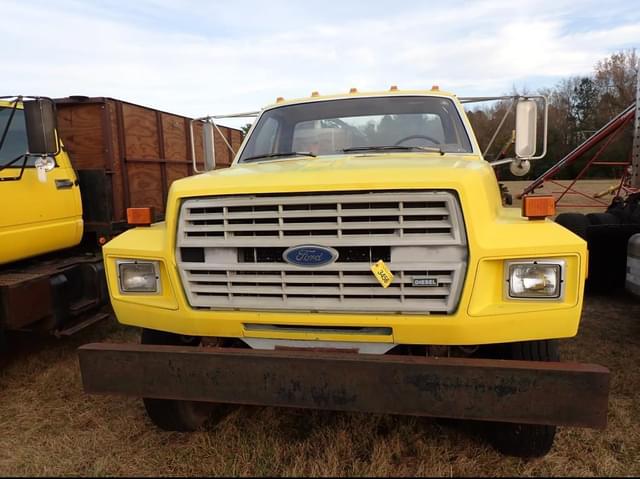 Image of Ford F-700 equipment image 2