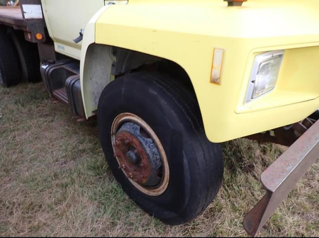 Image of Ford F-700 equipment image 4