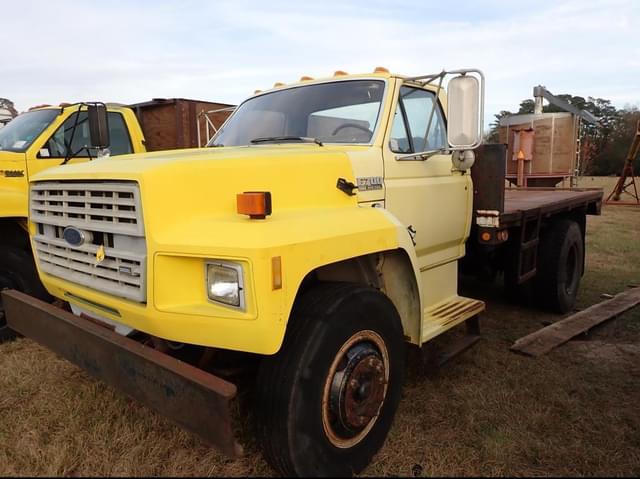 Image of Ford F-700 equipment image 1