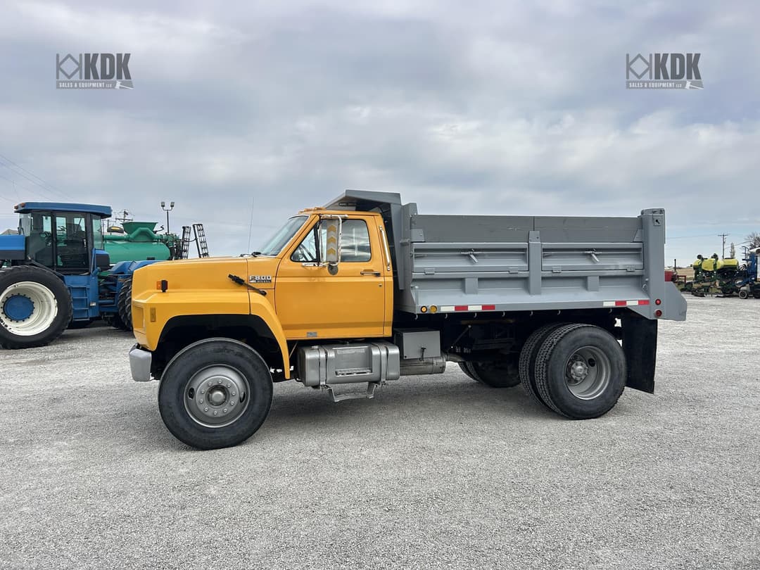 Image of Ford F-800 Primary image