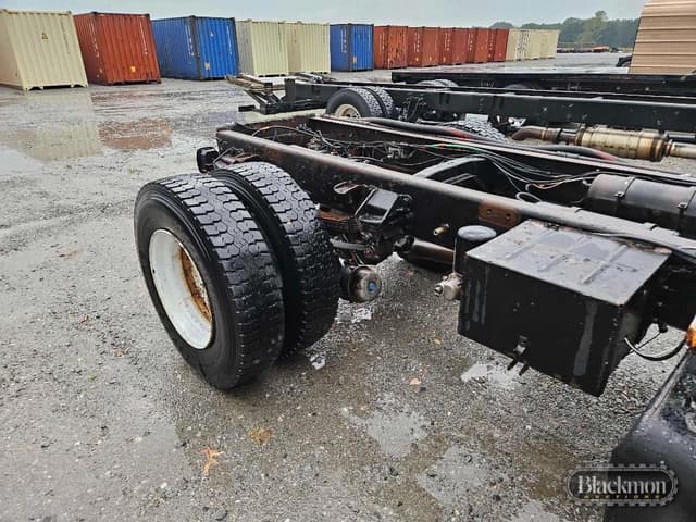 Image of Ford F-800 equipment image 4